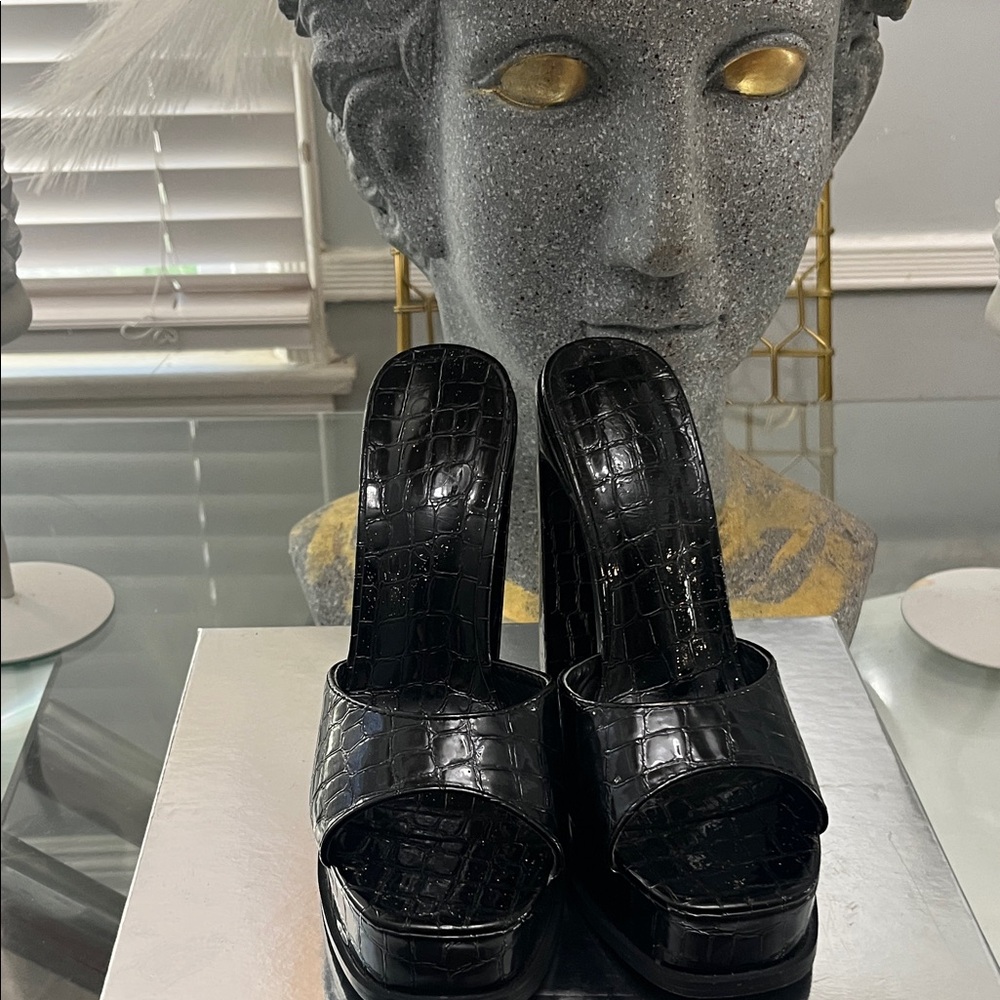 Stylish Black Croc-Embossed Women's Platform Mules